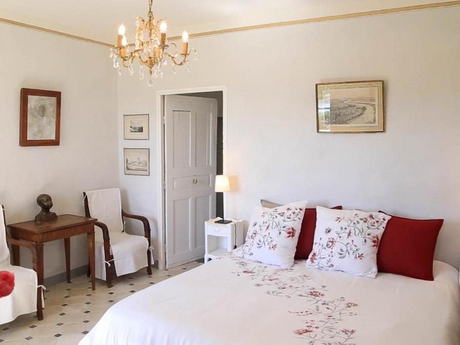 فينوف ليز أفيجْنْ Maison Orsini الغرفة الصورة